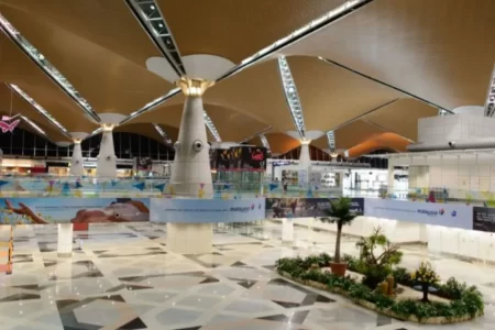 دليلك الشامل لمعرفة الممنوع في مطارات ماليزيا لعام 2025 | حجوزاتي